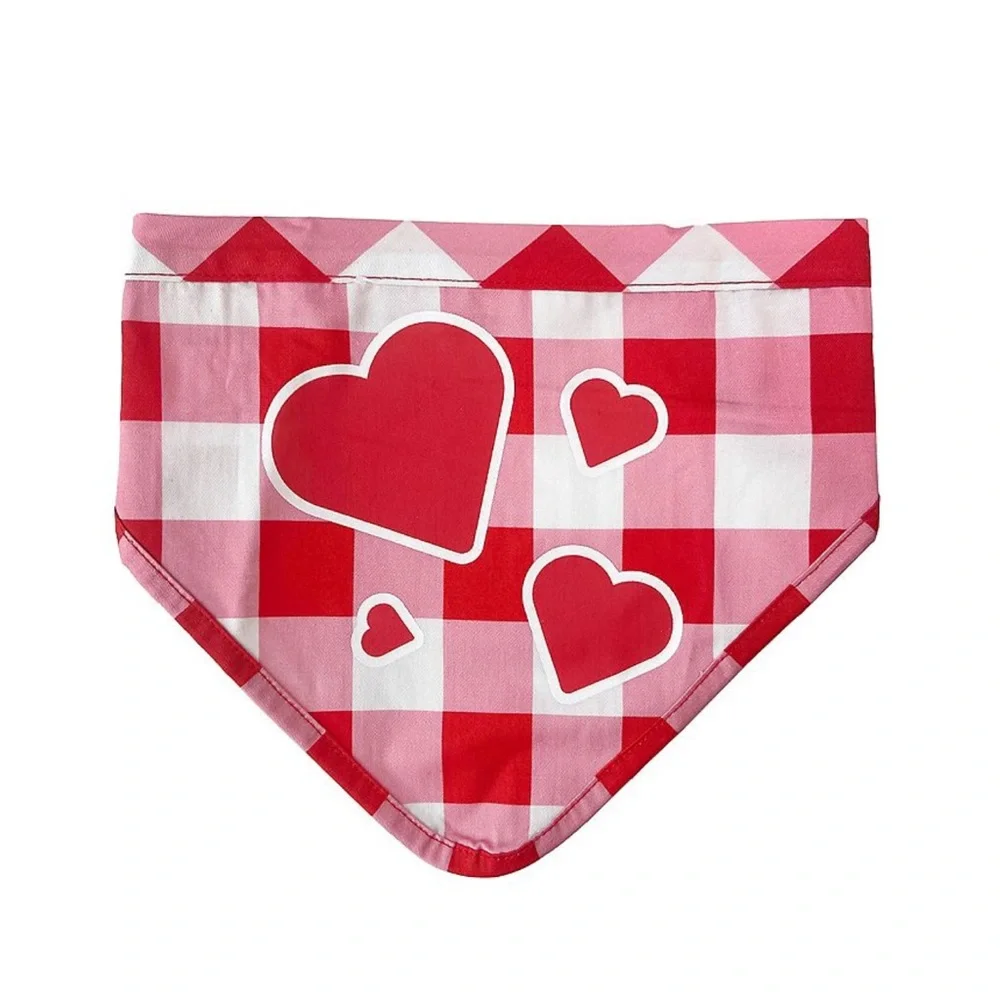 NWT Heart Patterned Pet Bandana Valentine’s Bandana Size 13”- 15” for small pets
